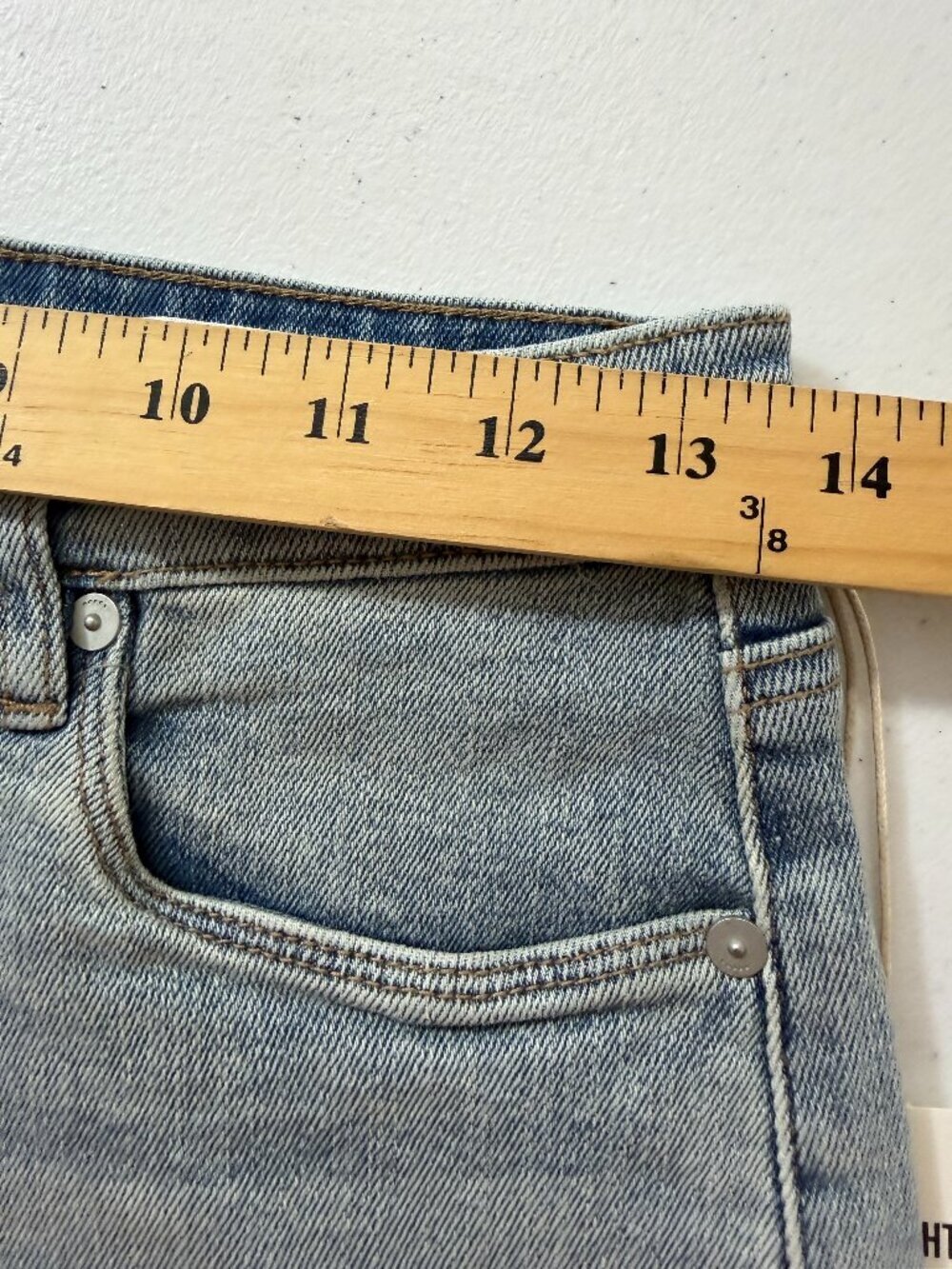 BLANK NYC The Astor Cut-Off Shorts Light Wash Distressed Denim Raw Hem 26 - Picture 6 of 7